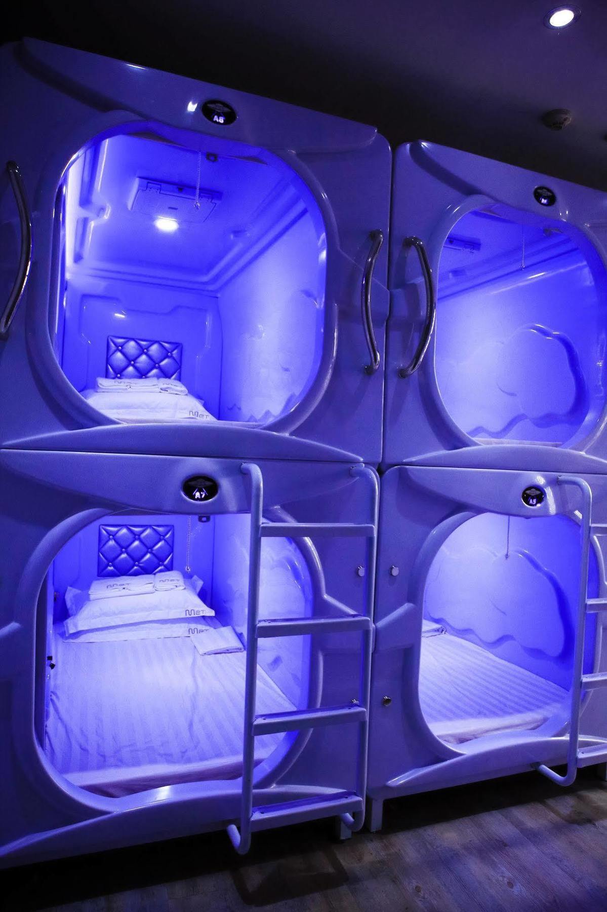 Met A Space Pod @ Boat Quay Singapore Exterior photo