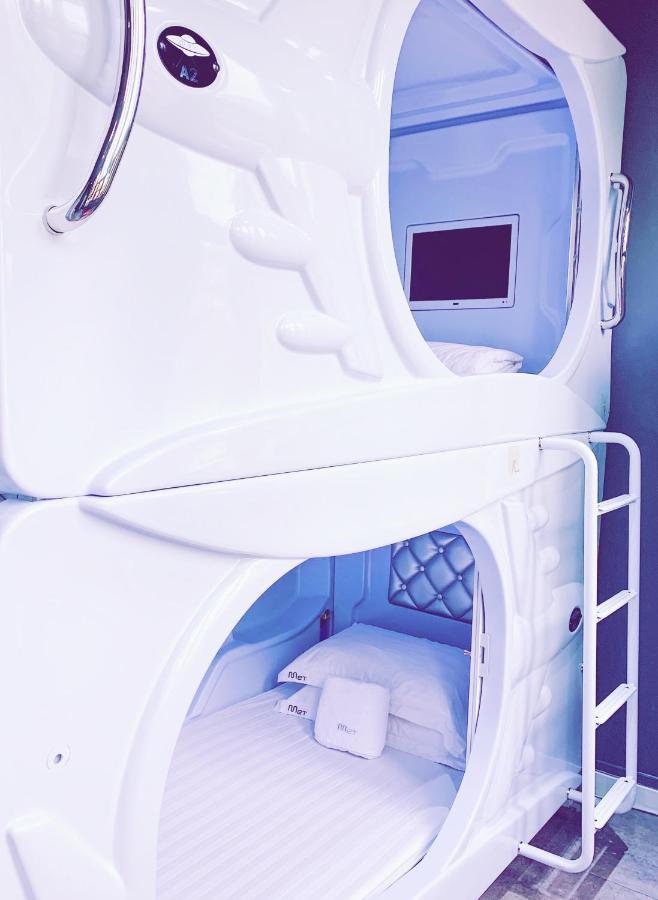Met A Space Pod @ Boat Quay Singapore Exterior photo