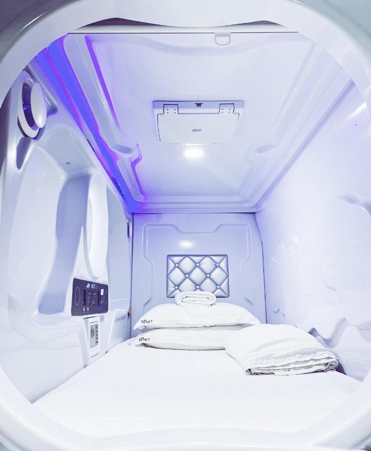 Met A Space Pod @ Boat Quay Singapore Exterior photo