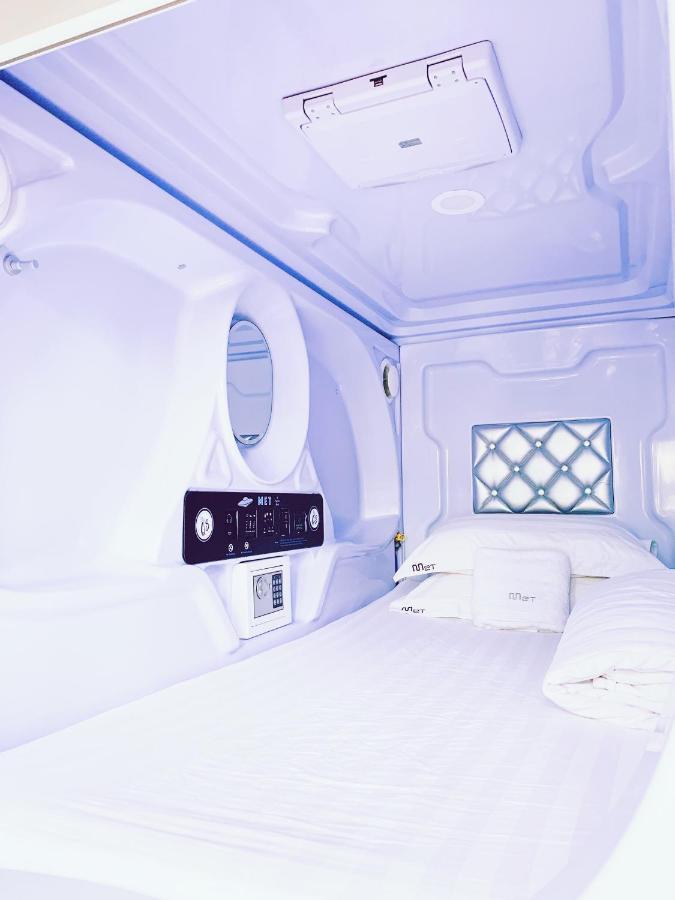 Met A Space Pod @ Boat Quay Singapore Exterior photo