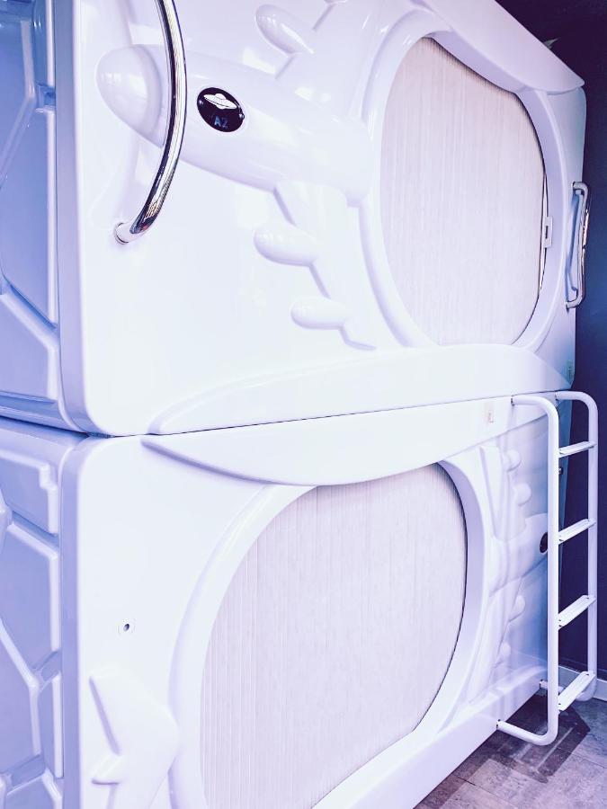 Met A Space Pod @ Boat Quay Singapore Exterior photo