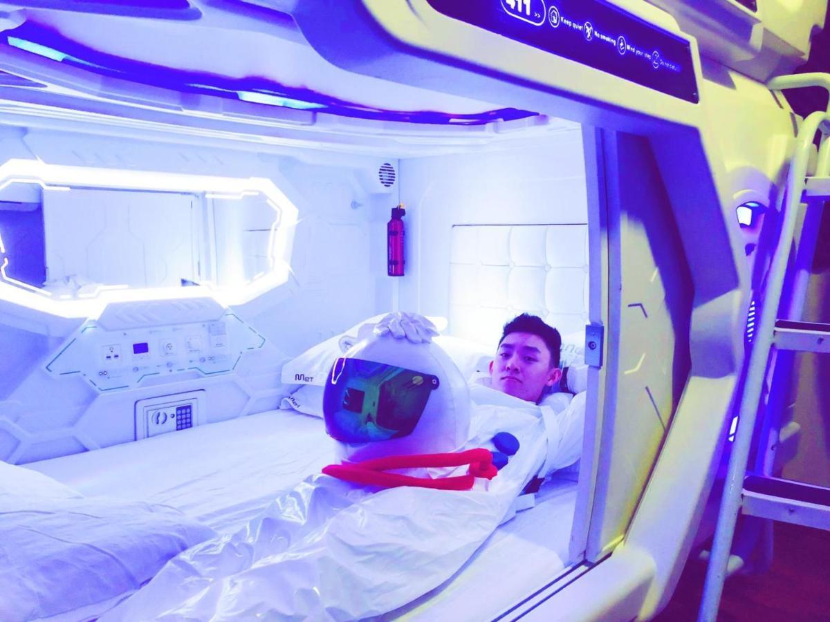 Met A Space Pod @ Boat Quay Singapore Exterior photo